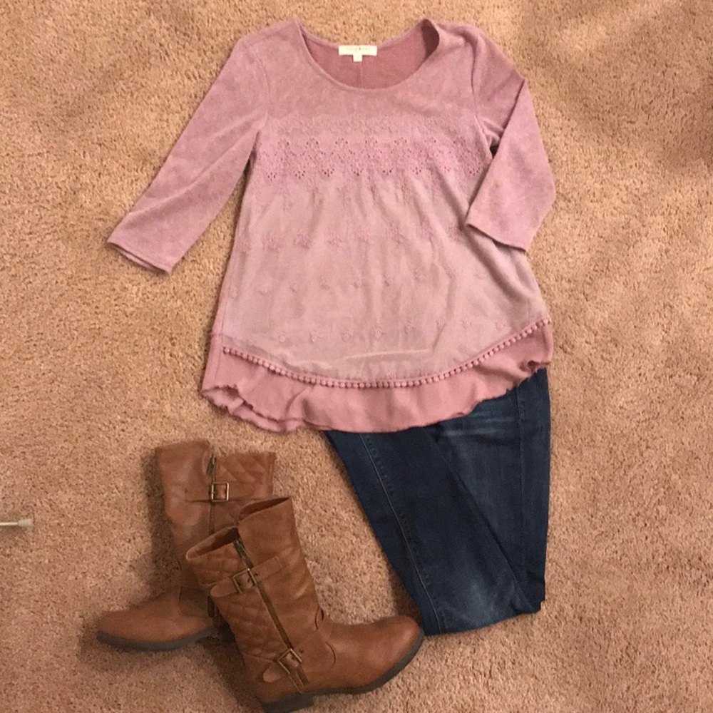 3/4 length sleeve top! Pair with any jeans!